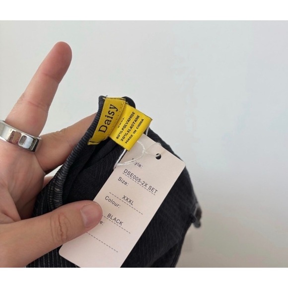 Daisy Two-Piece Ribbed Workout Set Black/Dark Grey Bra & Biker Shorts NWT- XXXL - Picture 5 of 5